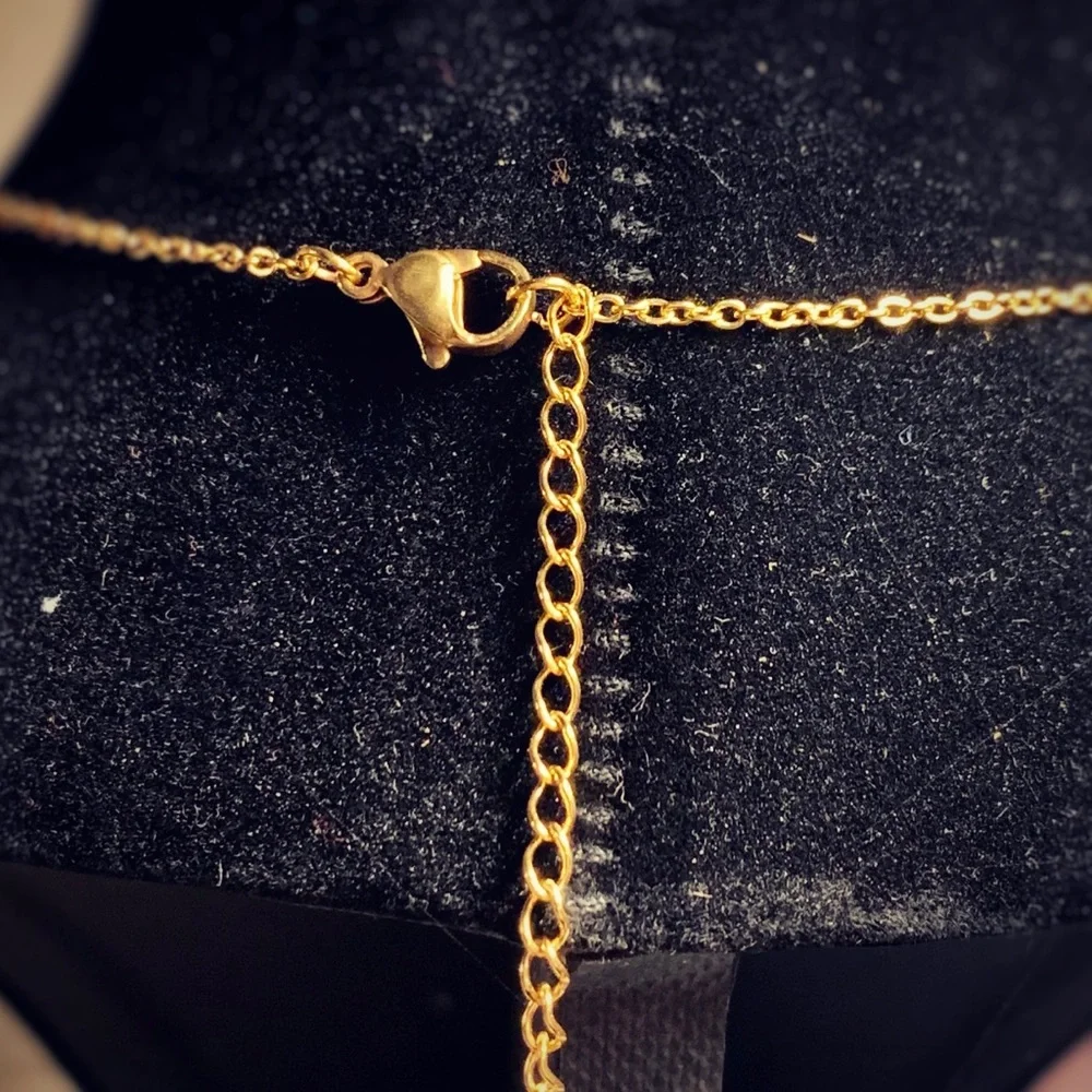 NEW Meghan Markle Inspired Genuine Aventurine Gemstone Pendant Goldtone Necklace - Picture 7 of 9